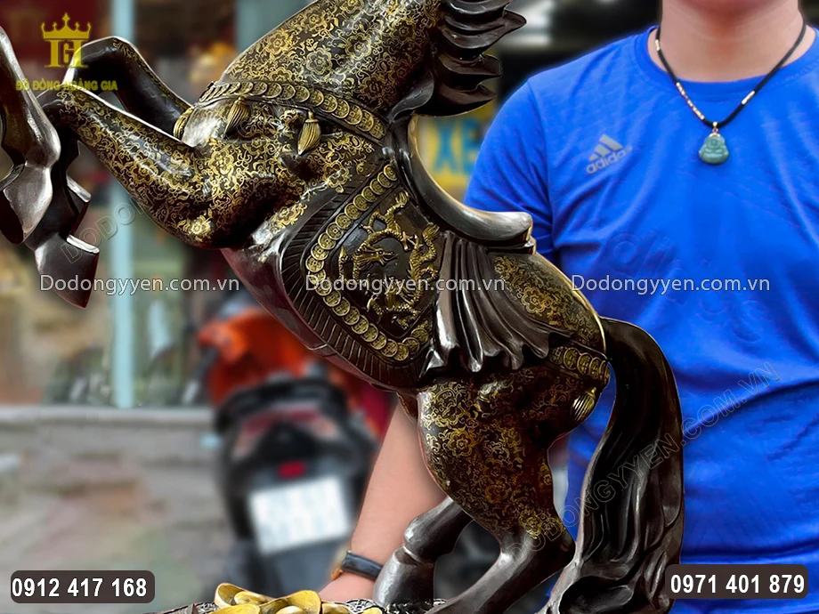Hình ảnh đôi Rồng được chạm khắc sắc nét